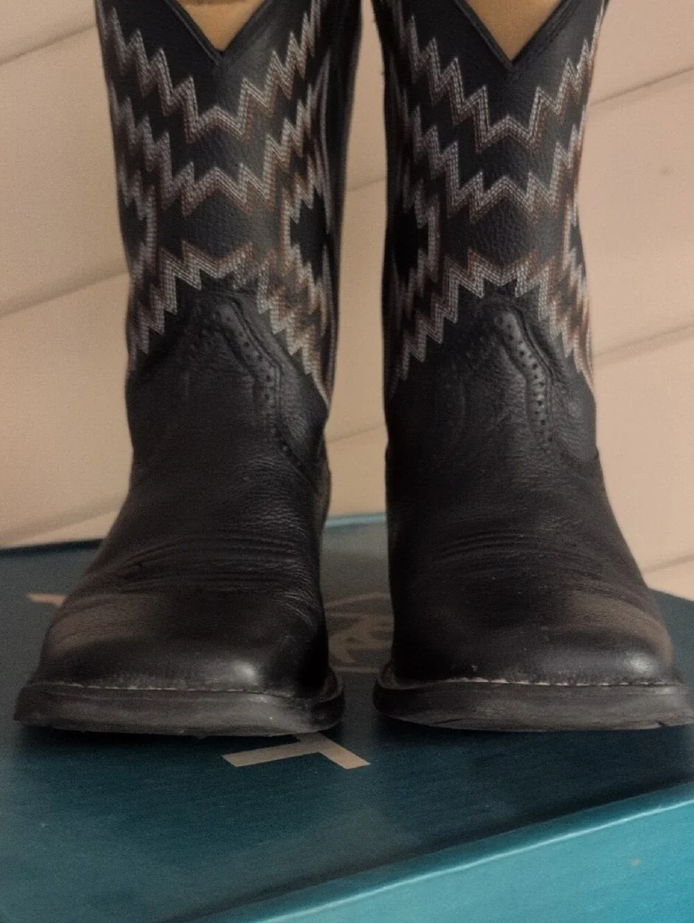 Ariat Black Kids' Western Pull-On Boots 5.5 Used Contrast Stitching Cowboy Ranch
